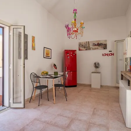 Casa Ferrito - *